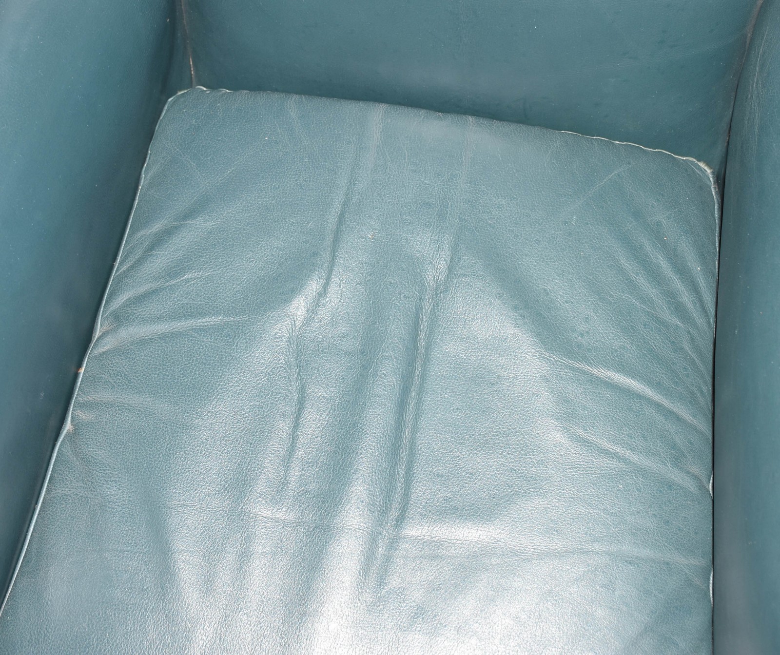 Bergere de curvim verde com tacheados. (Retirada em apartamento no... - foto 2 de 4