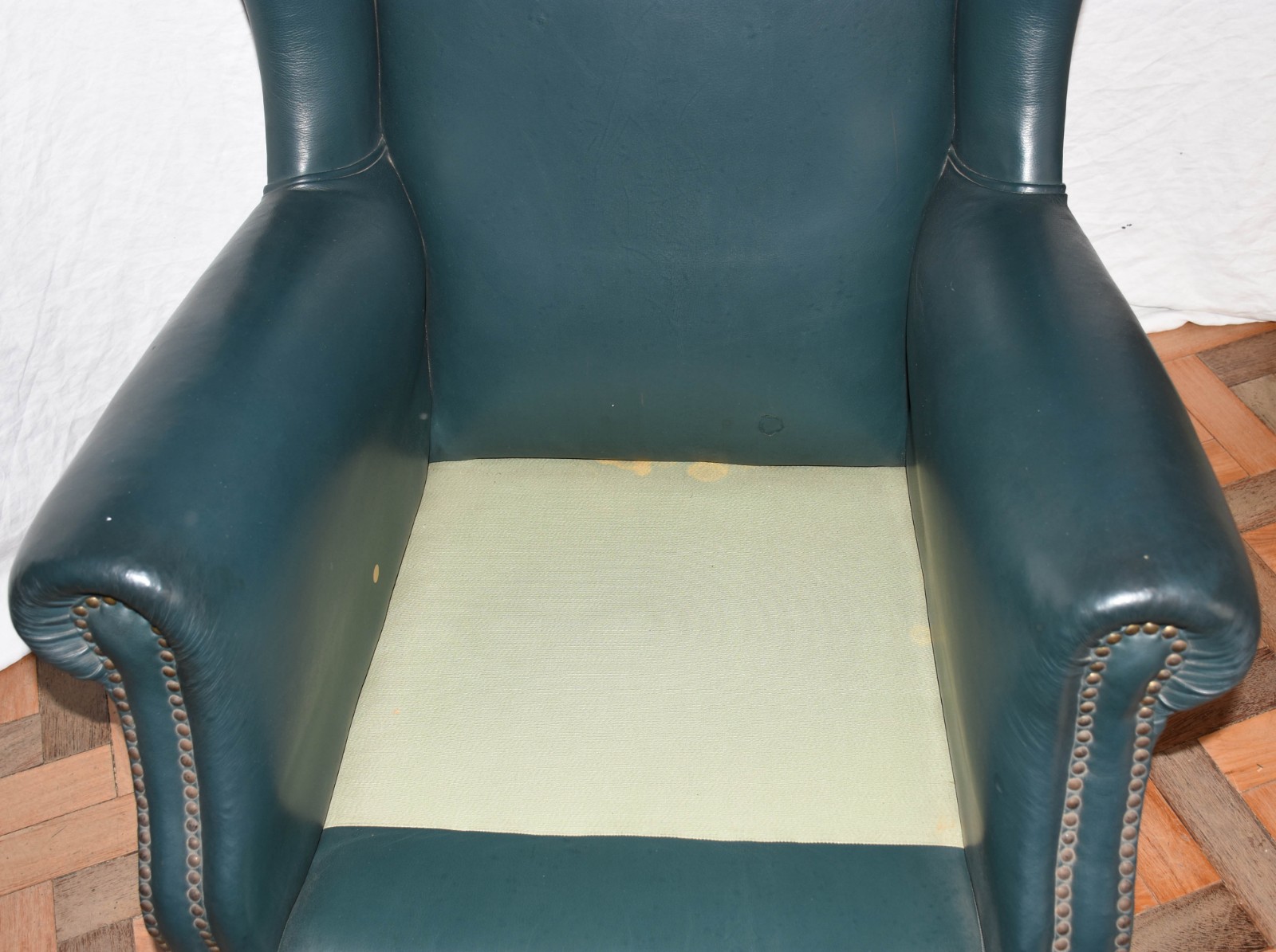 Bergere de curvim verde com tacheados. (Retirada em apartamento no... - foto 3 de 4