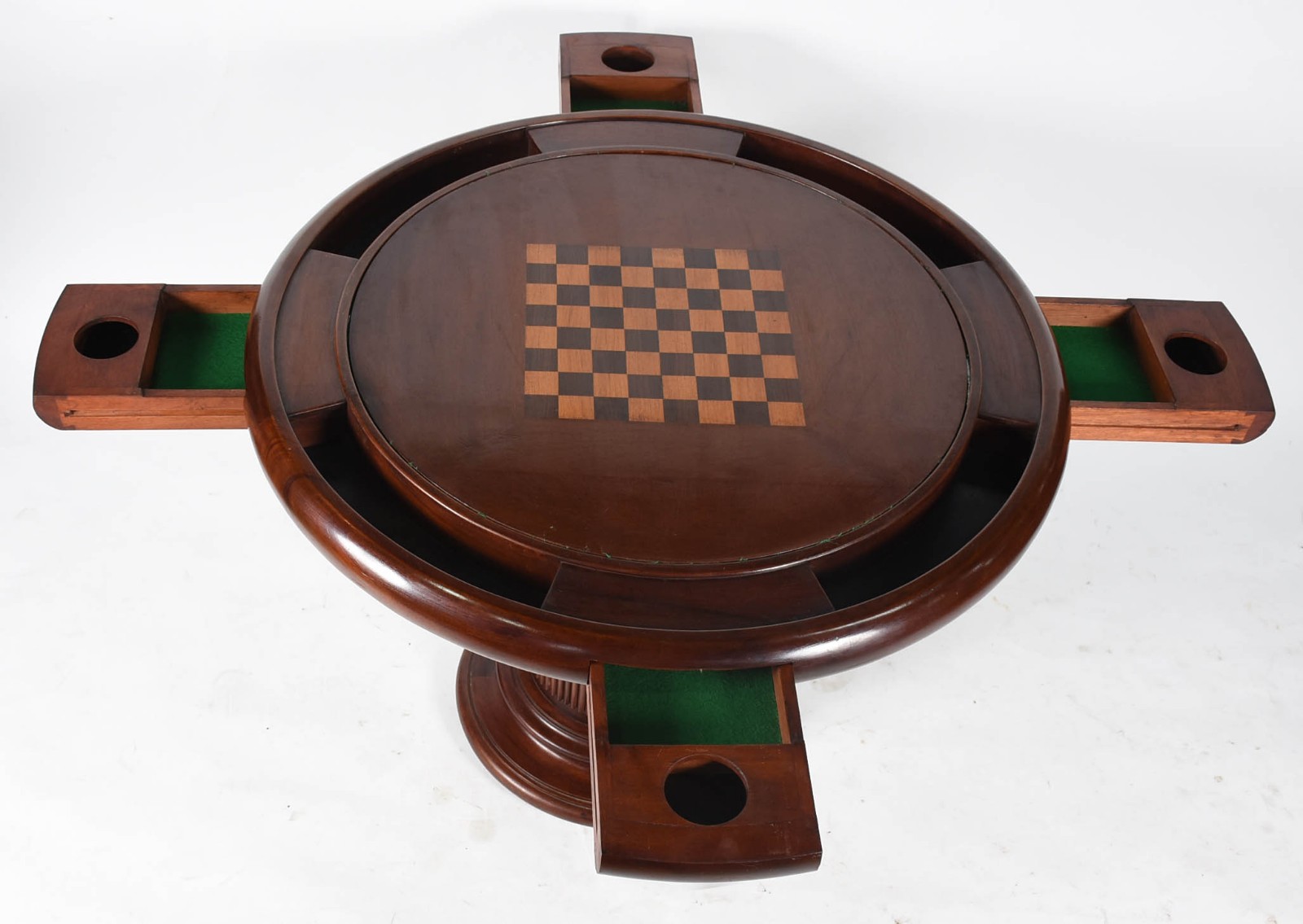 Mesa de jogo de madeira nobre, tampo redondo tendo de um lado... - foto 3 de 4