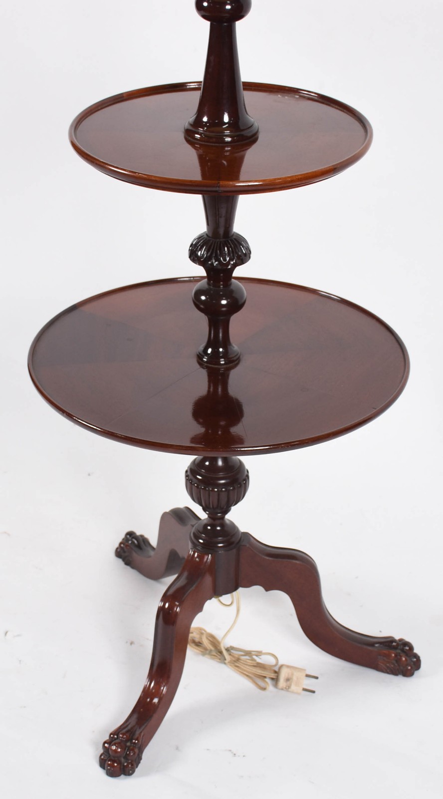 Mesa de madeira nobre com dois platôs, luminária acoplada, base em... - foto 3 de 4