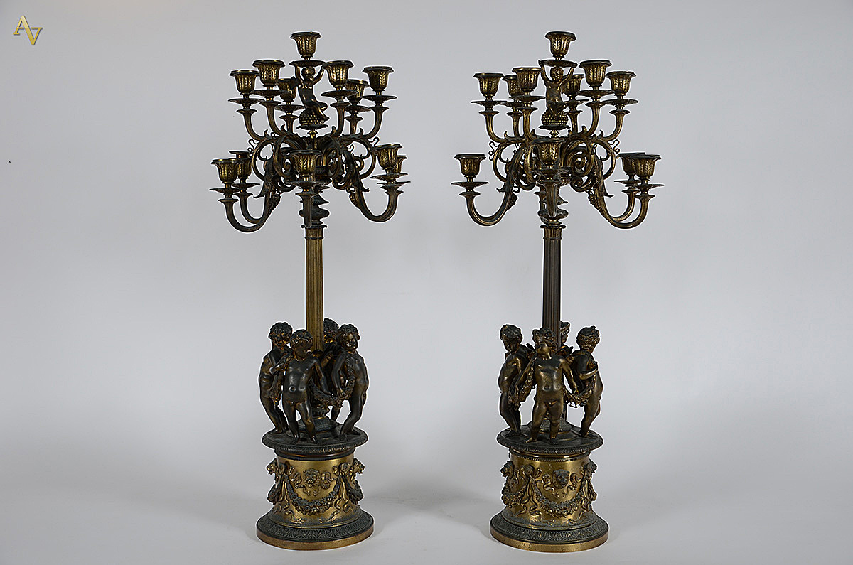 Par de imponentes candelabros franceses de bronze para 13 velas cada...