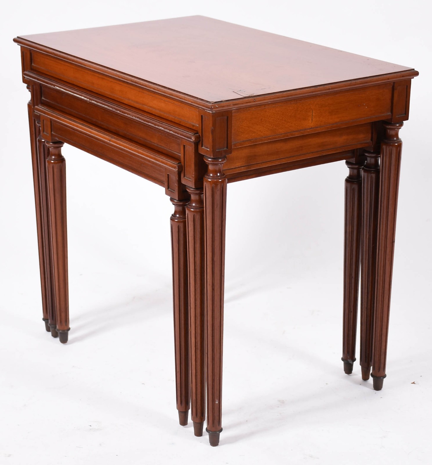 Mesa ninho de madeira nobre com 3 peças (faltando cinco ponteiras dos... - foto 1 de 5