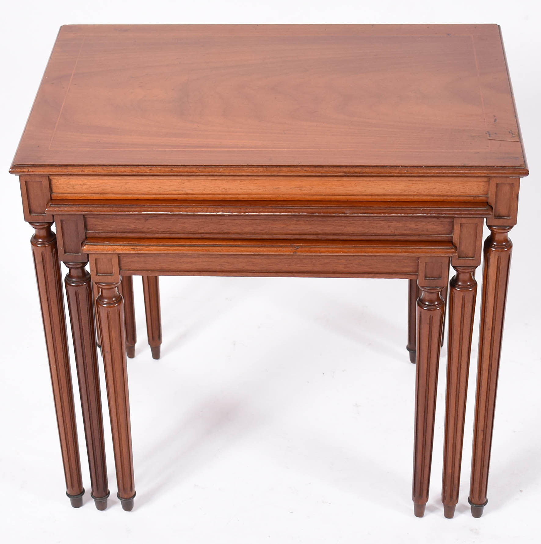 Mesa ninho de madeira nobre com 3 peças (faltando cinco ponteiras dos... - foto 2 de 5