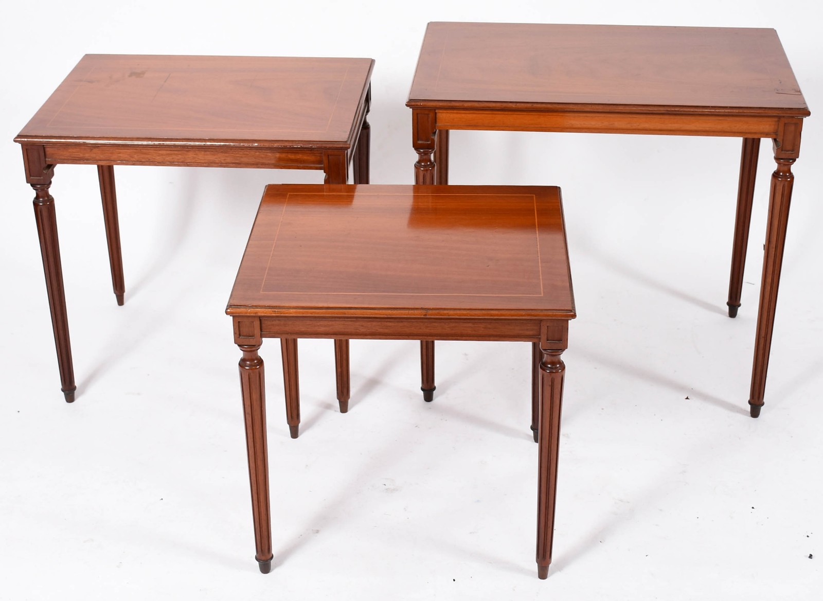 Mesa ninho de madeira nobre com 3 peças (faltando cinco ponteiras dos... - foto 5 de 5