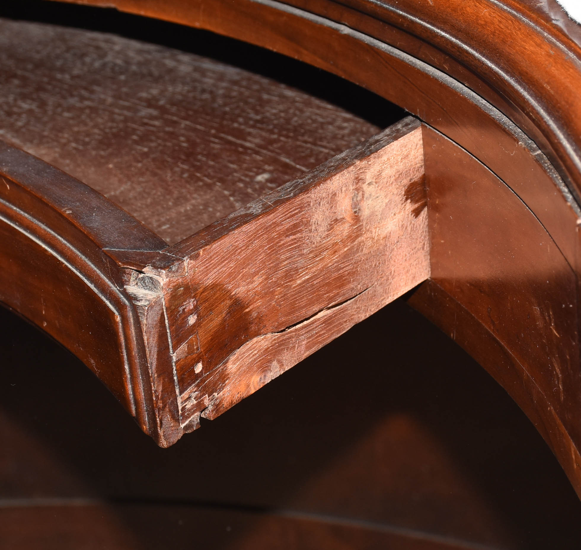 Grande mesa para escritório feitio semi circular com 4 gavetas de... - foto 6 de 9