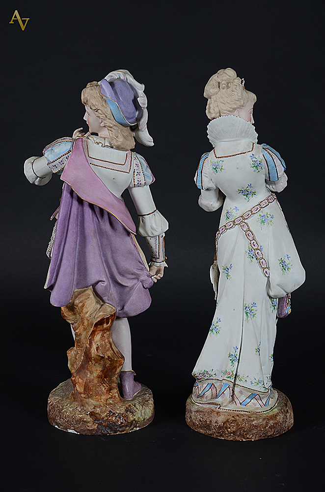 Par de figuras de biscuit europeu policromado repres. Casal de... - foto 4 de 4