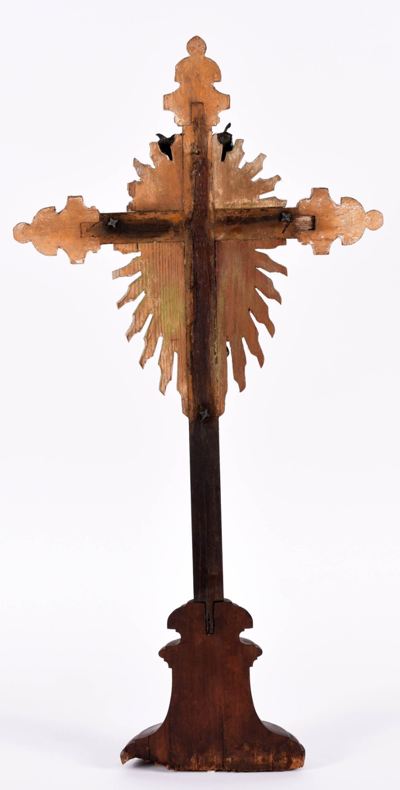 Crucifixo de madeira com figura de Cristo entalhada e policromada... - foto 3 de 5