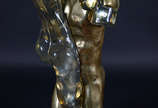 MAX FORTI - Escultura em bronze e resina repres... - MAX FORTI - Escultura em bronze e resina representando casal - assinada - Altura 72 cm.