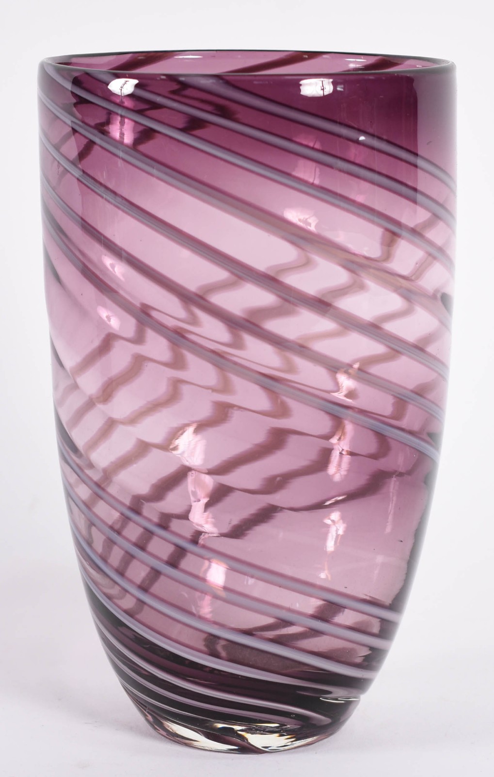Vaso decorativo de vidro com serpentinas na cor lilás. - foto 1 de 3