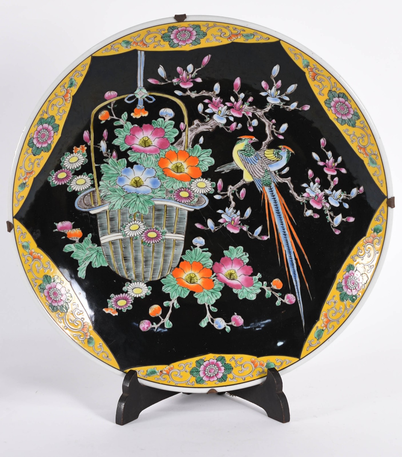Medalhão de porcelana chinesa decorado com pássaros e flores em... - foto 1 de 5