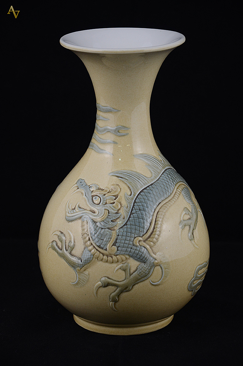 Jarro de porcelana espanhola Lladró, decoração ao gosto oriental... - foto 1 de 2