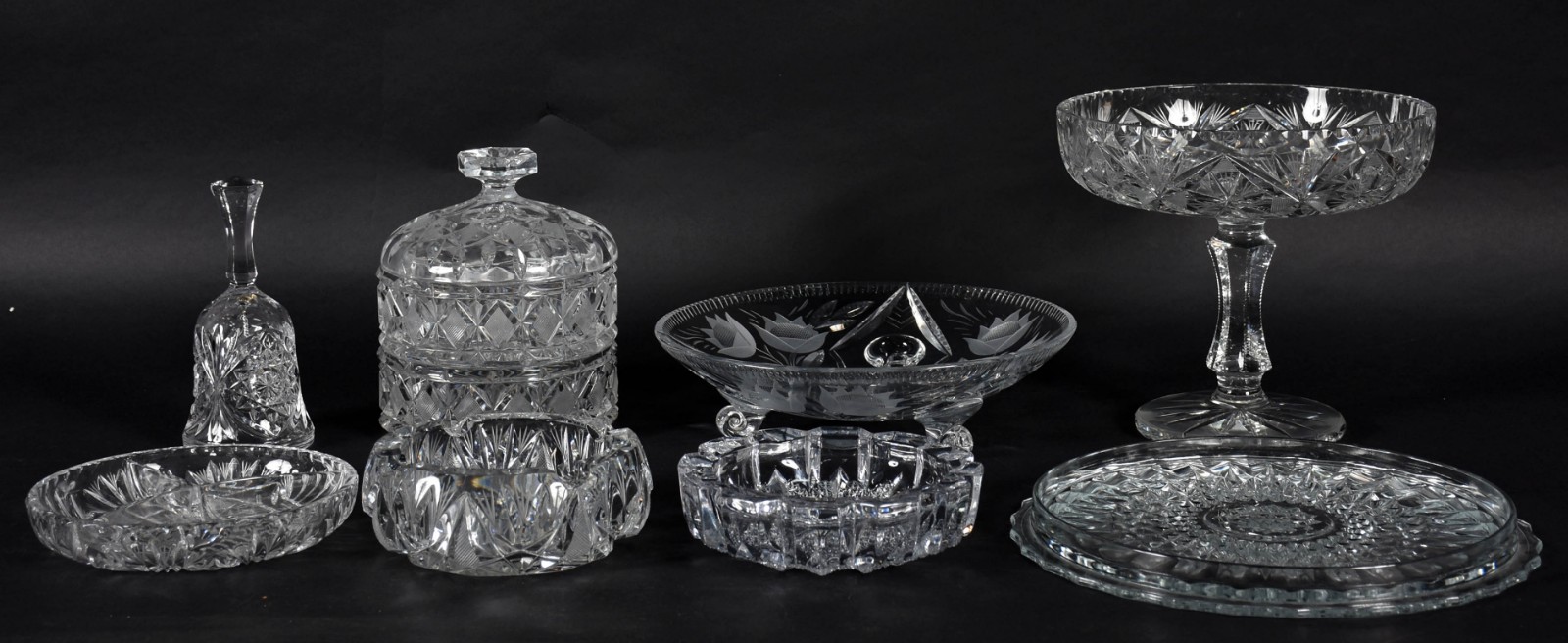 Diversas peças de cristal lapidado, sendo: prato para bolo, fruteira... - foto 1 de 6