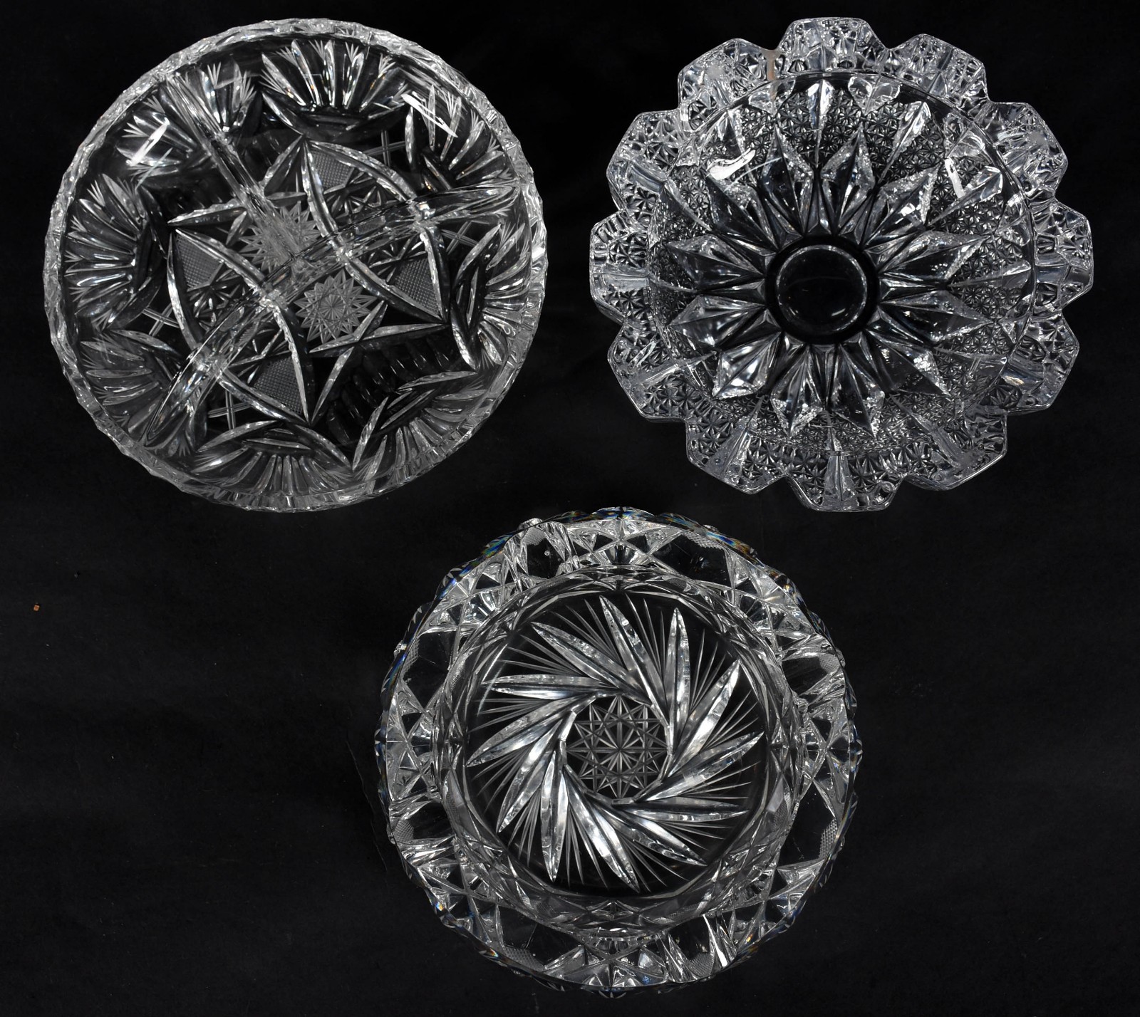 Diversas peças de cristal lapidado, sendo: prato para bolo, fruteira... - foto 3 de 6