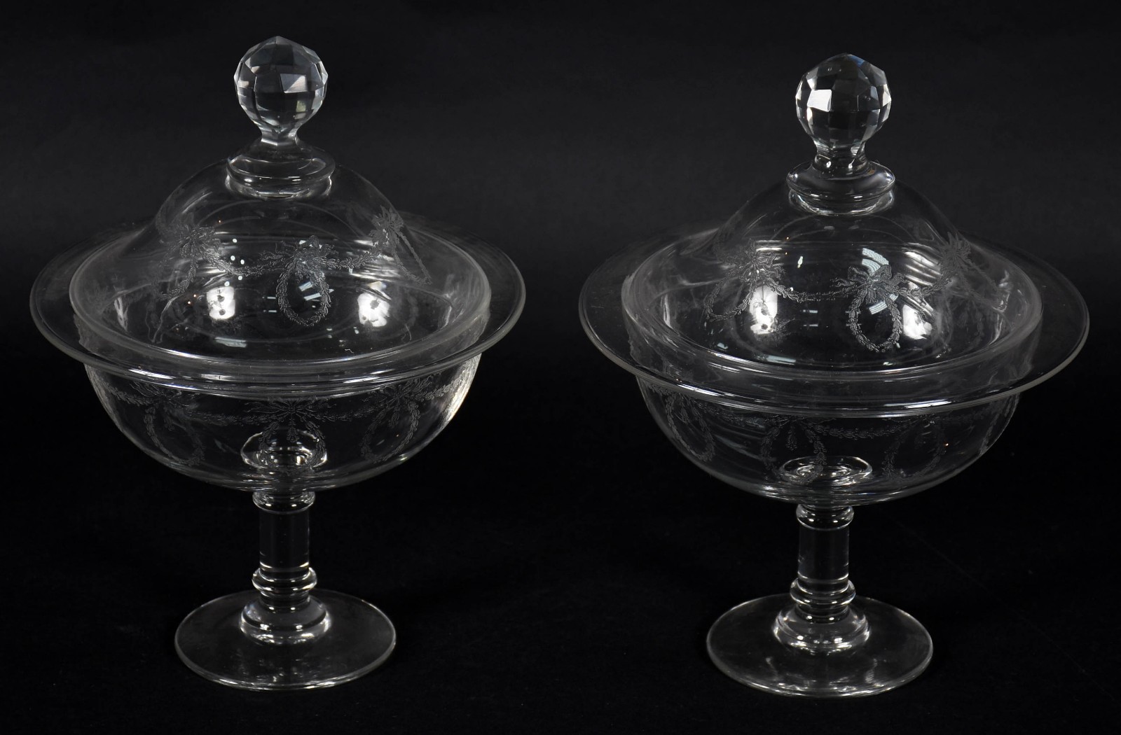 Par de compoteiras de cristal frances Saint Louis lavrado com... - foto 2 de 4
