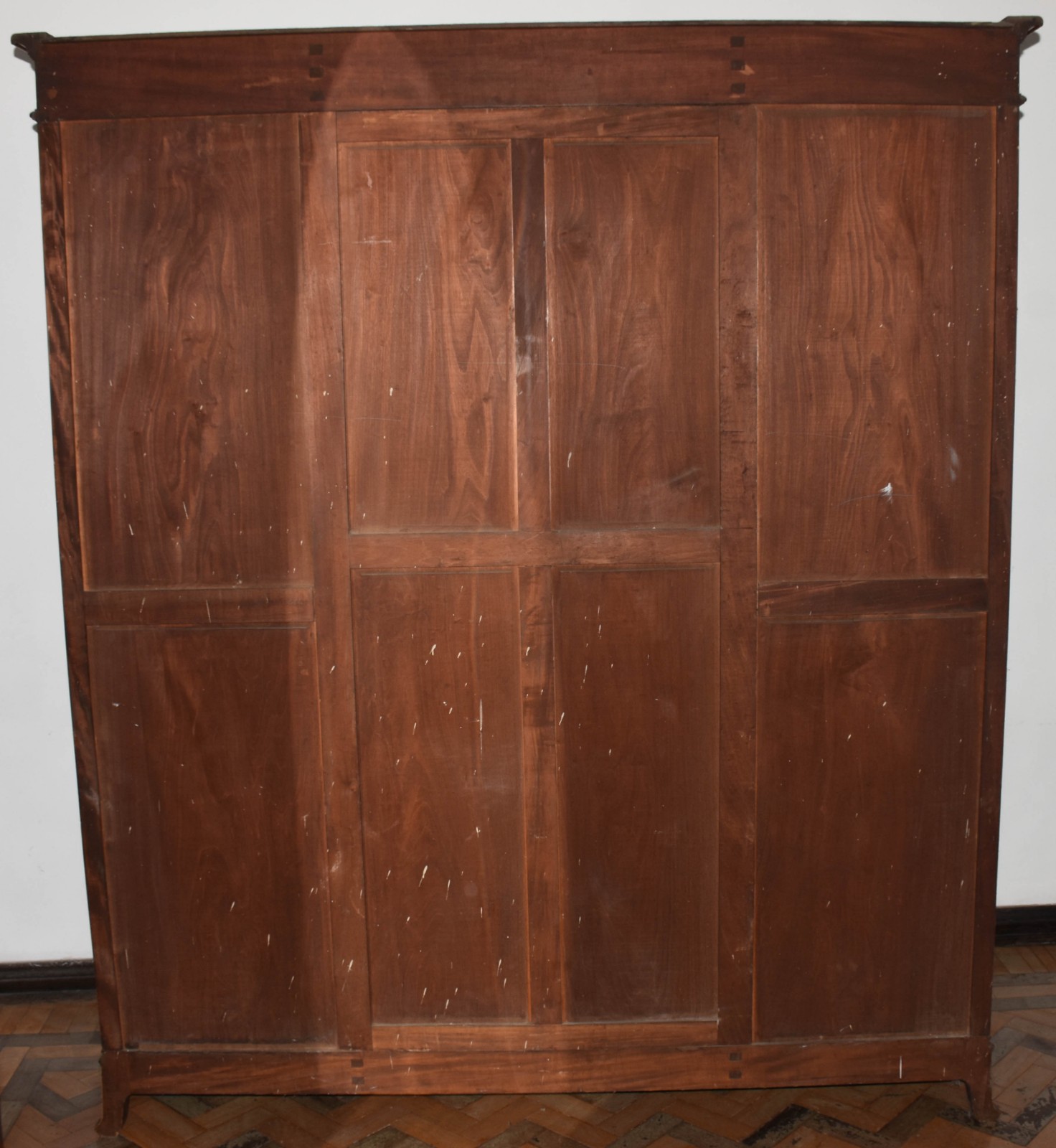 Armário de madeira nobre com 2 portas, 3 gavetões e 4 gavetas... - foto 7 de 7