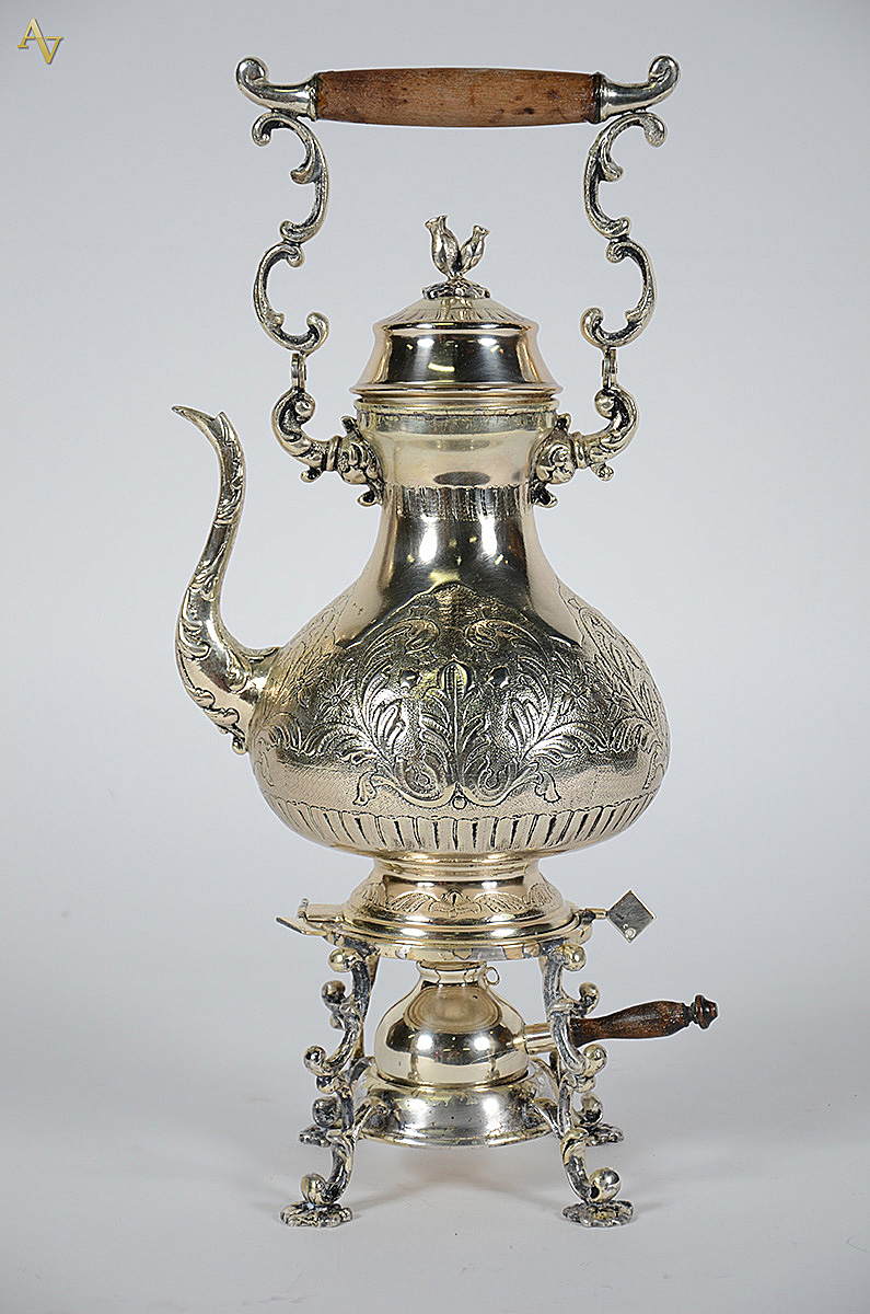 Samovar de metal prateado - Altura 48 cm.