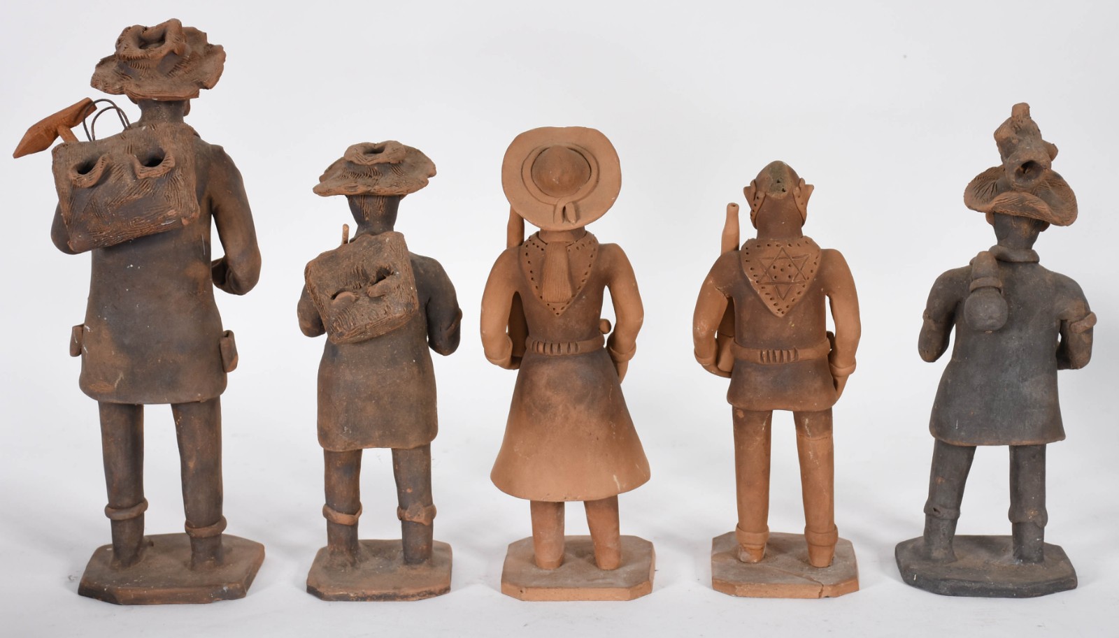 Cinco peças de barro Arte popular diversos, sendo: 2 figuras típicas... - foto 5 de 11