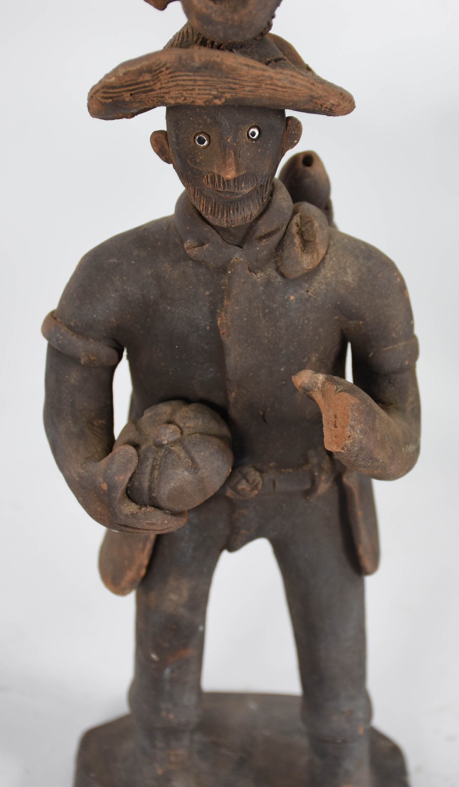 Cinco peças de barro Arte popular diversos, sendo: 2 figuras típicas... - foto 7 de 11