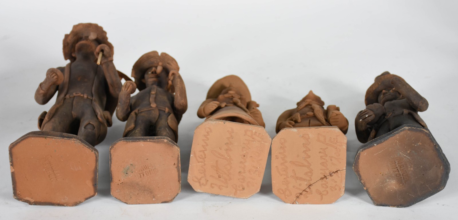 Cinco peças de barro Arte popular diversos, sendo: 2 figuras típicas... - foto 9 de 11