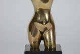 BRUNO GIORGI - Estatueta de bronze representand... - BRUNO GIORGI - Estatueta de bronze representando nú feminino, base de mármore. Altura total 34 cm. Assinado B.G.
