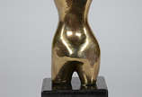 BRUNO GIORGI - Estatueta de bronze representand... - BRUNO GIORGI - Estatueta de bronze representando nú feminino, base de mármore. Altura total 34 cm. Assinado B.G.
