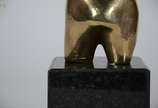 BRUNO GIORGI - Estatueta de bronze representand... - BRUNO GIORGI - Estatueta de bronze representando nú feminino, base de mármore. Altura total 34 cm. Assinado B.G.