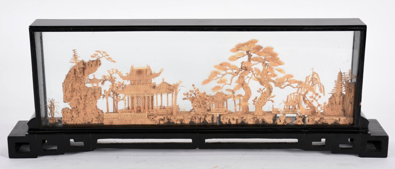 Escultura chinesa representando vilarejo, com pagodes figuras... - foto 1 de 4