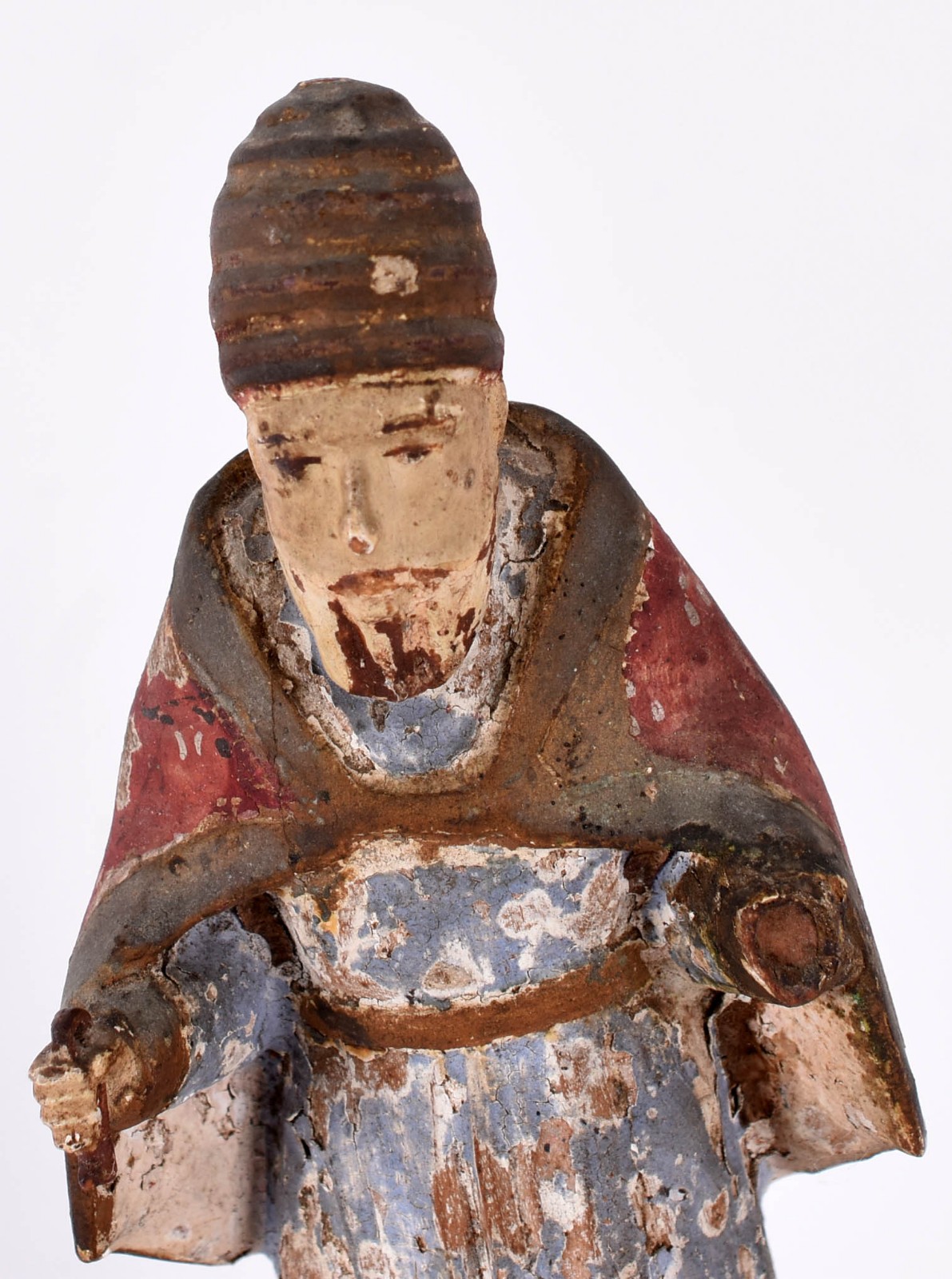 Duas peças sendo, crucifixo em bronze e imagem de Santo Bispo do... - foto 3 de 5