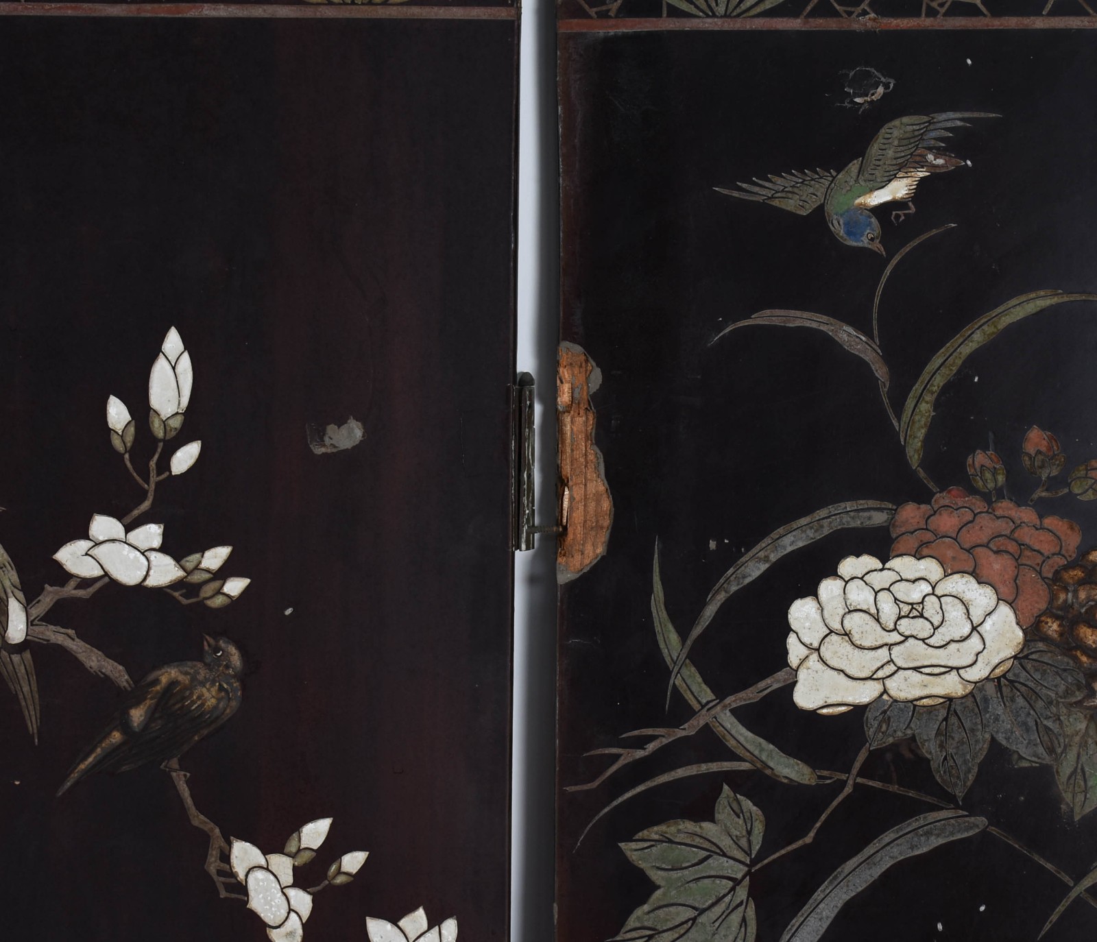 Biombo japones com 6 folhas decorados com gueixas e cenas palacianas... - foto 6 de 7