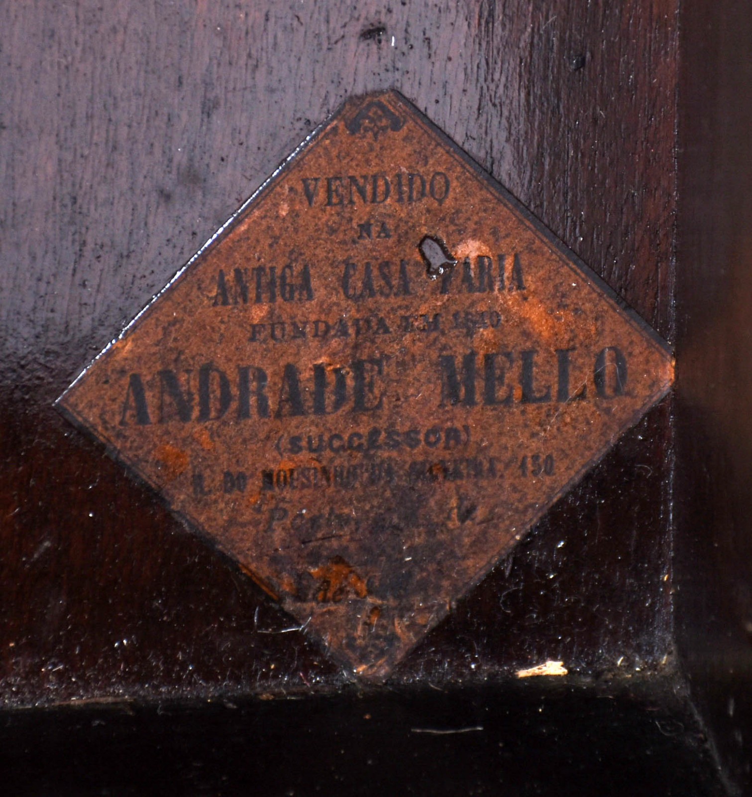 Relógio de parede/mesa com caixa de madeira, selo no verso da fábrica... - foto 3 de 5