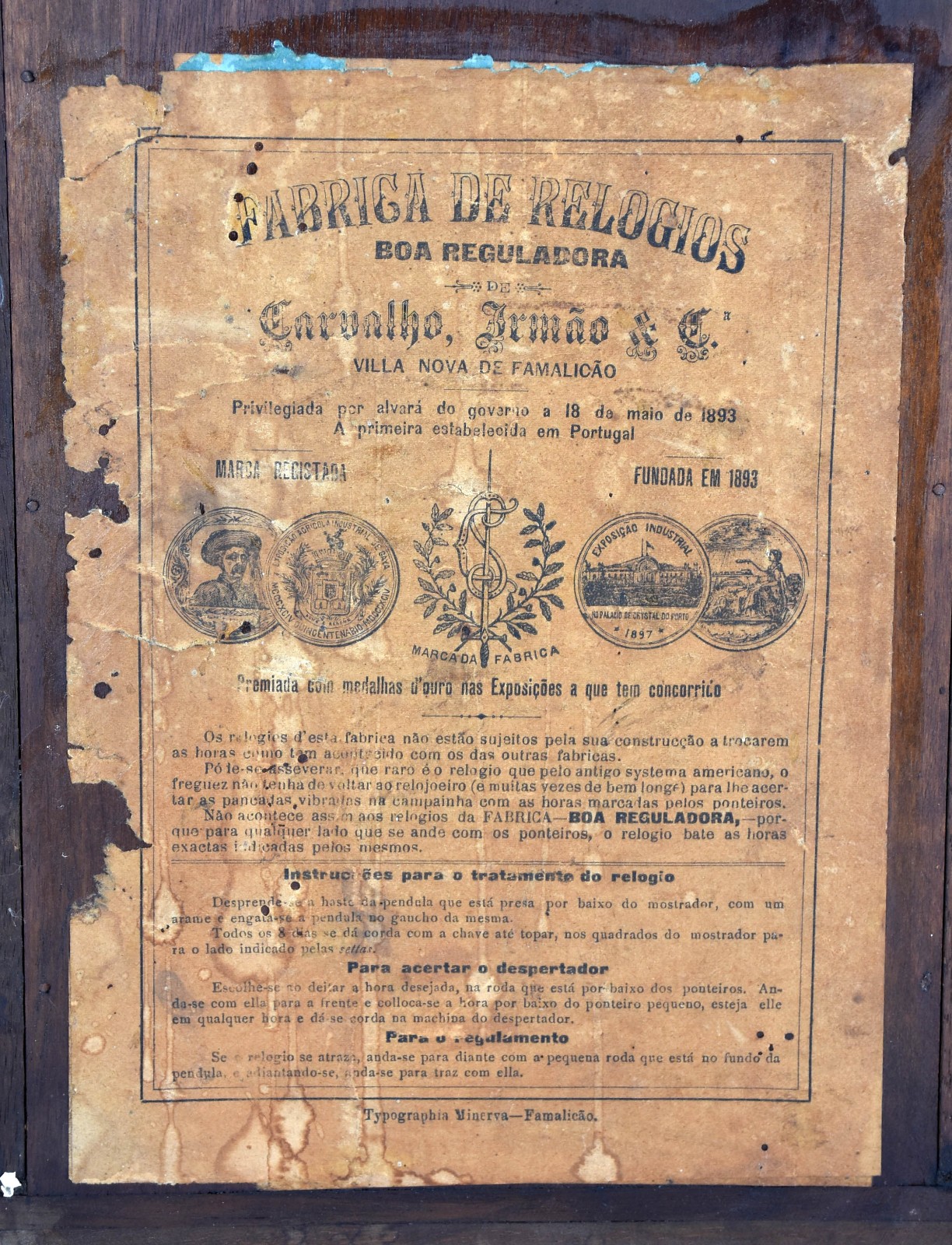 Relógio de parede/mesa com caixa de madeira, selo no verso da fábrica... - foto 5 de 5