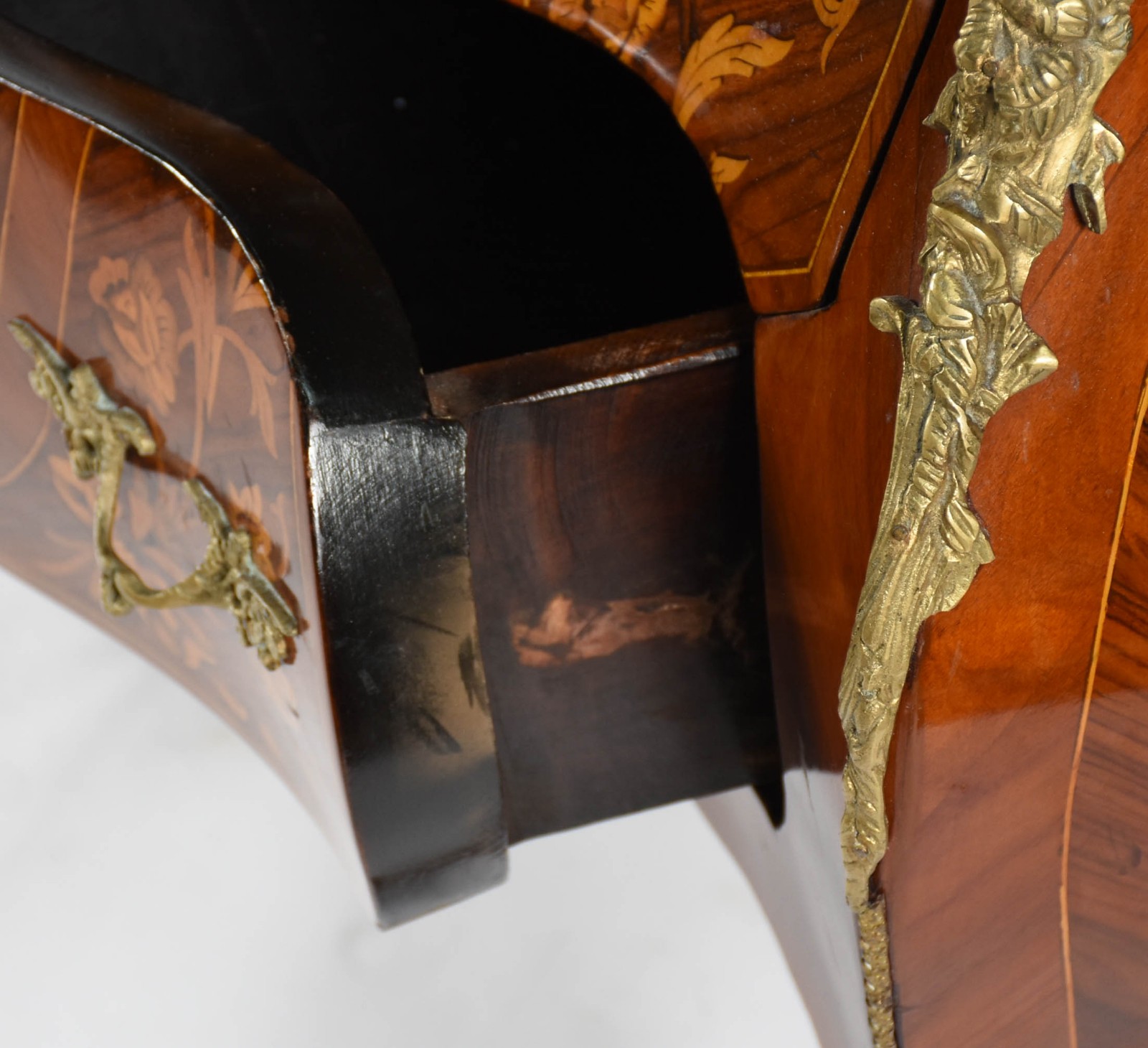 Comoda estilo francês com 2 gavetas, feitio bombe aplicações de... - foto 4 de 5
