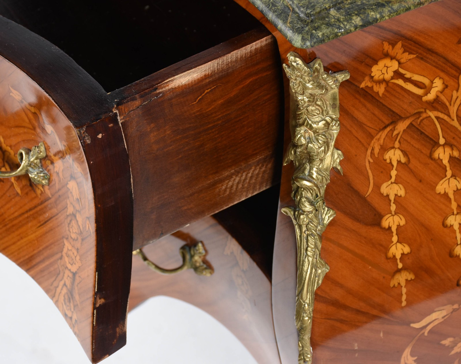 Comoda estilo francês com 2 gavetas, feitio bombe aplicações de... - foto 3 de 4