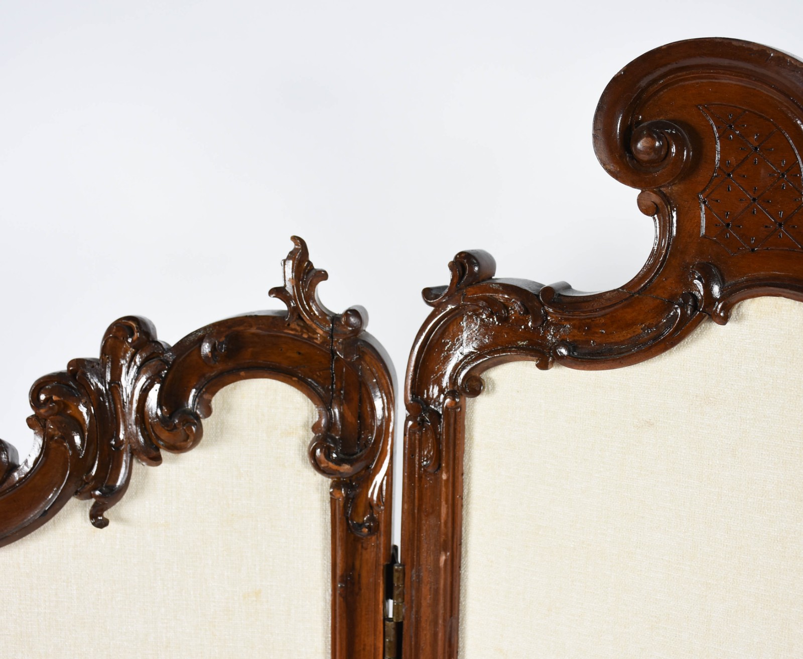 Biombo com 3 folhas de madeira nobre, estilo Art Noveau com detalhes... - foto 3 de 5