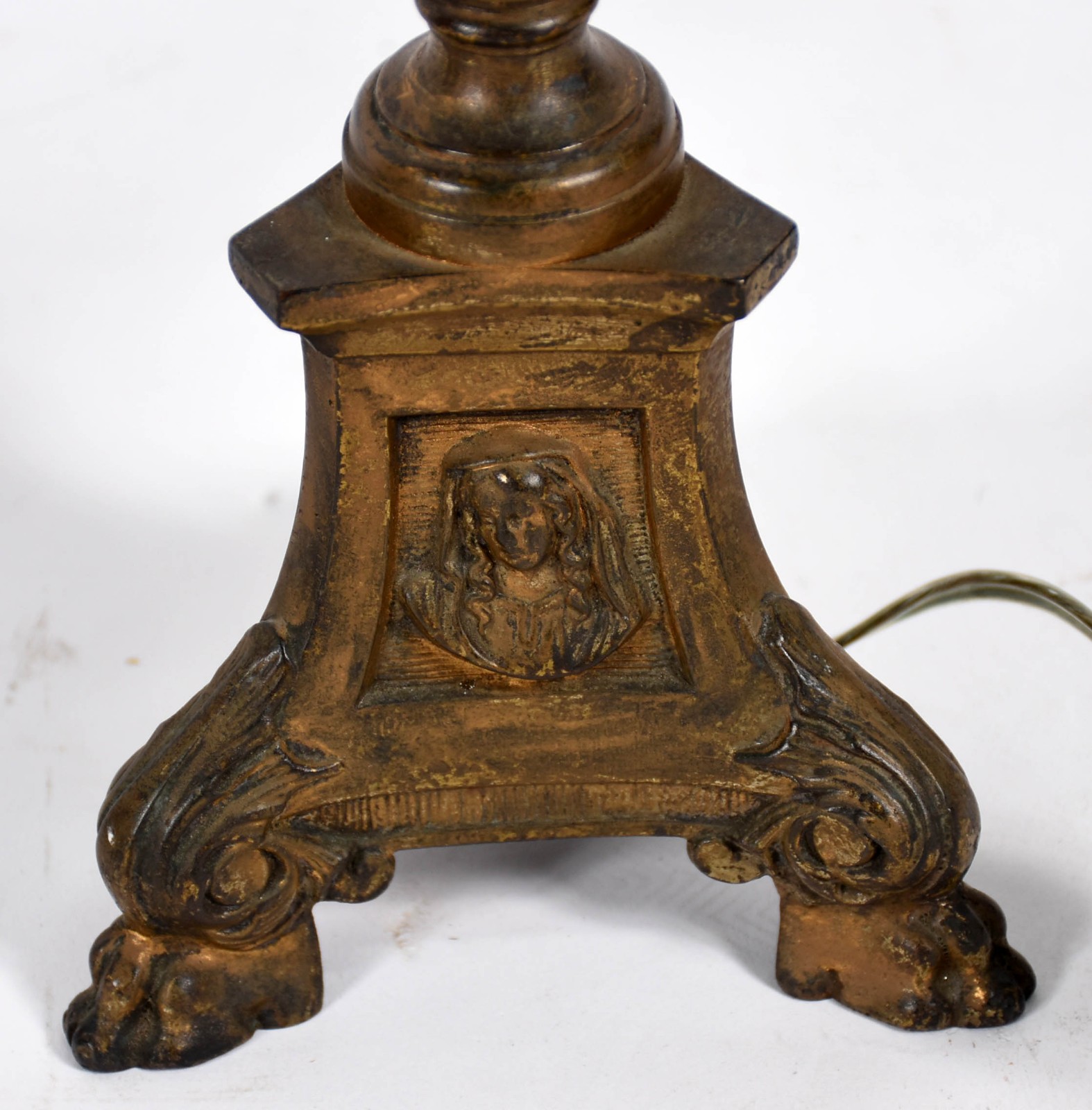 Par de abatjoures de metal sacro. - foto 4 de 4