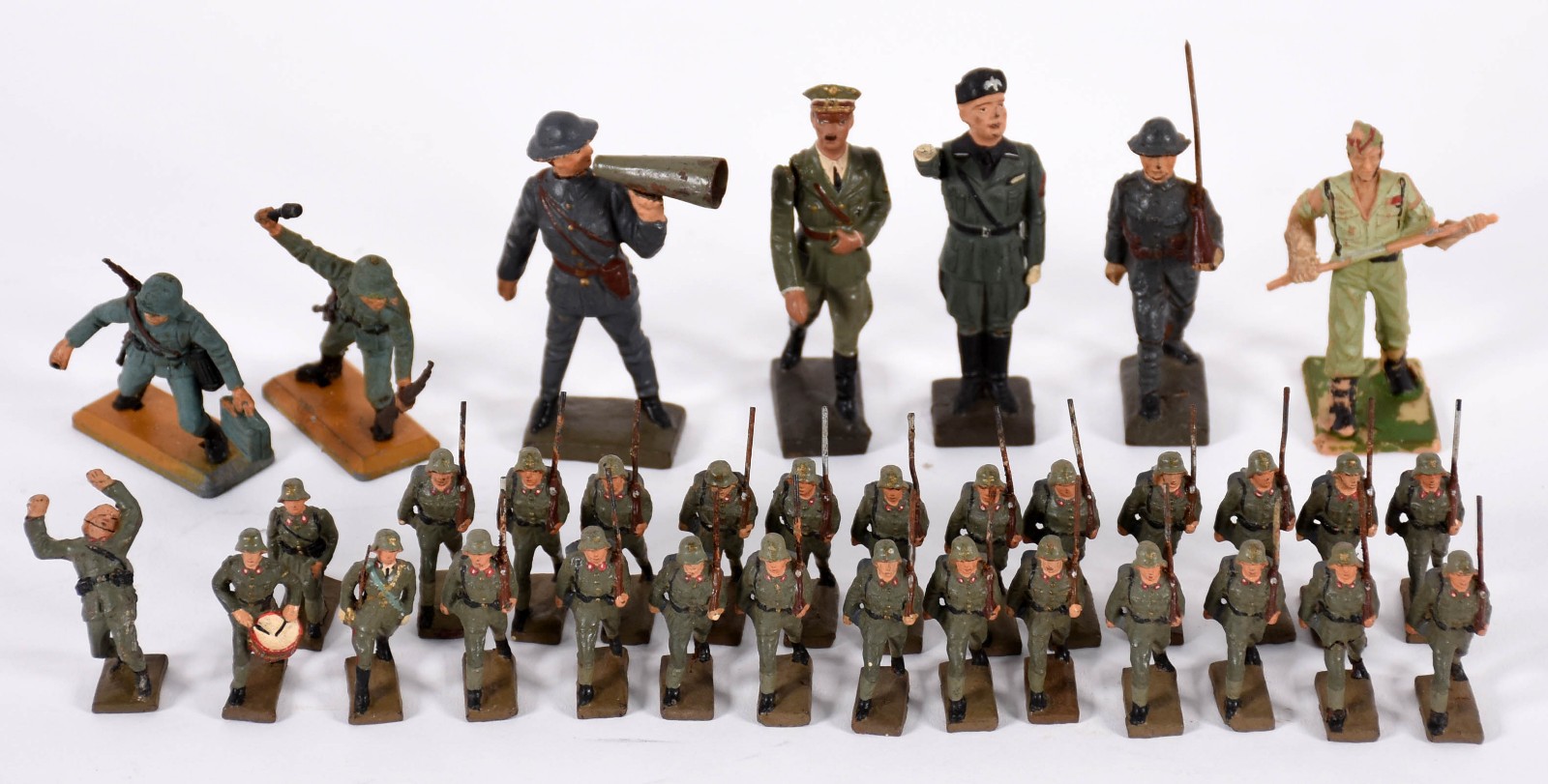 Diversos bonecos representando Mussolini, Adolfo Hitler, Soldado... - foto 2 de 6