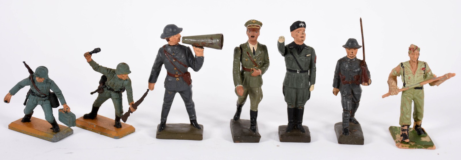 Diversos bonecos representando Mussolini, Adolfo Hitler, Soldado... - foto 5 de 6