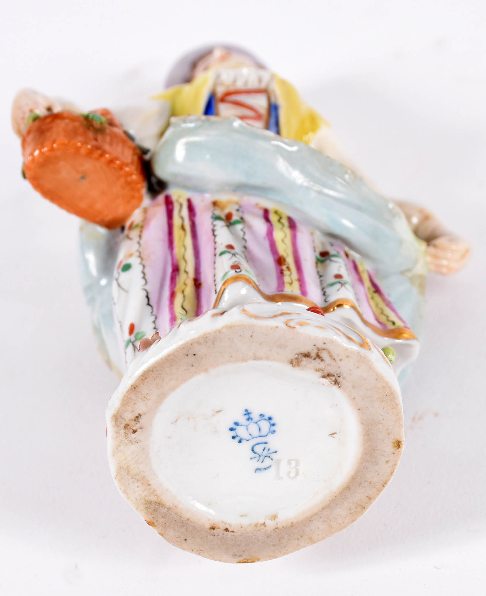 Três peças de porcelana sendo, púcaro com tampa em porcelana Meissen... - foto 3 de 6