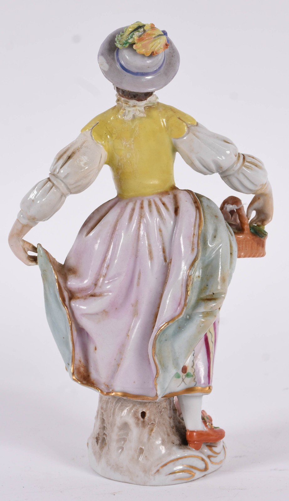 Três peças de porcelana sendo, púcaro com tampa em porcelana Meissen... - foto 6 de 6