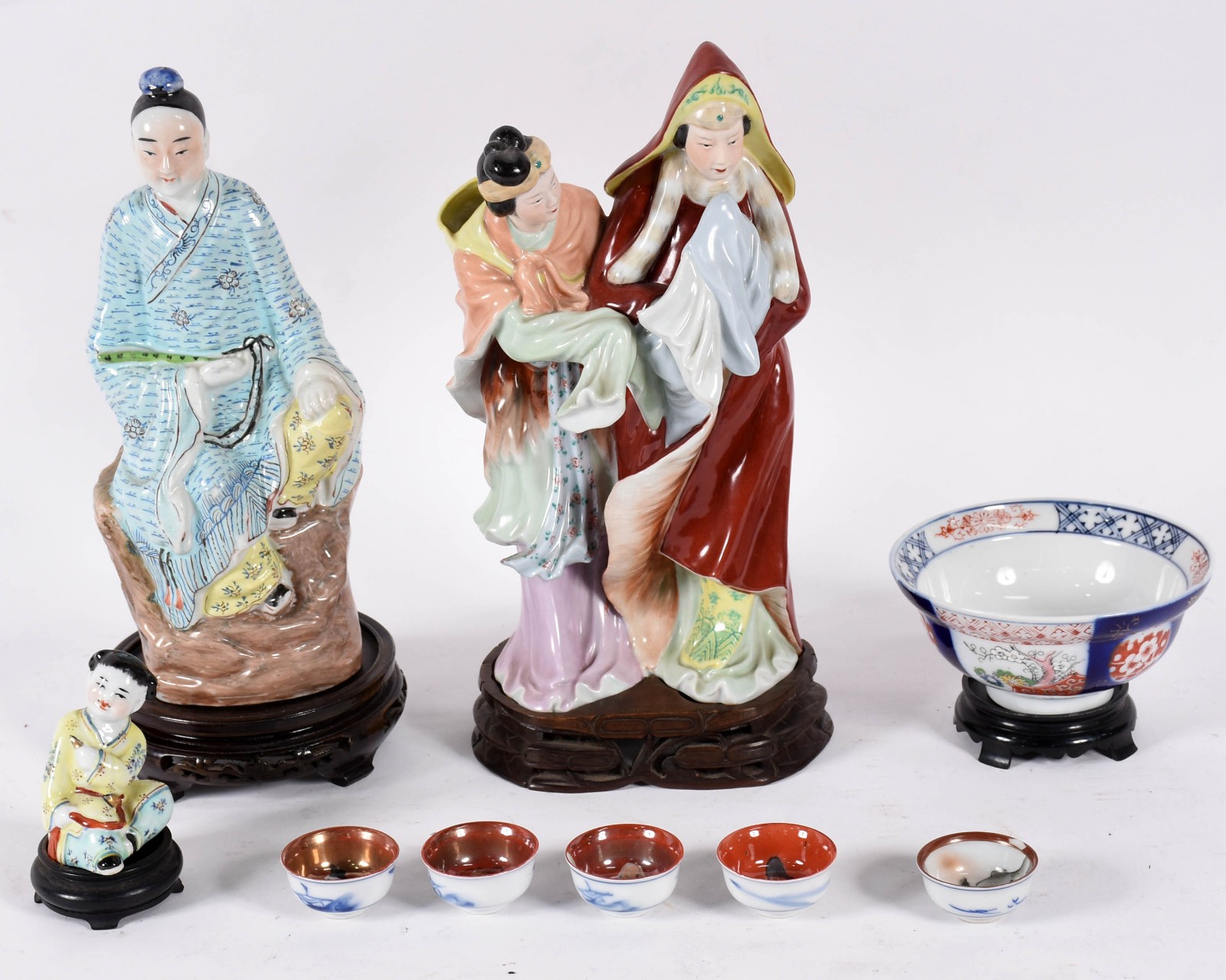 Diversas peças de porcelana oriental sendo, 3 estatuetas... - foto 1 de 8