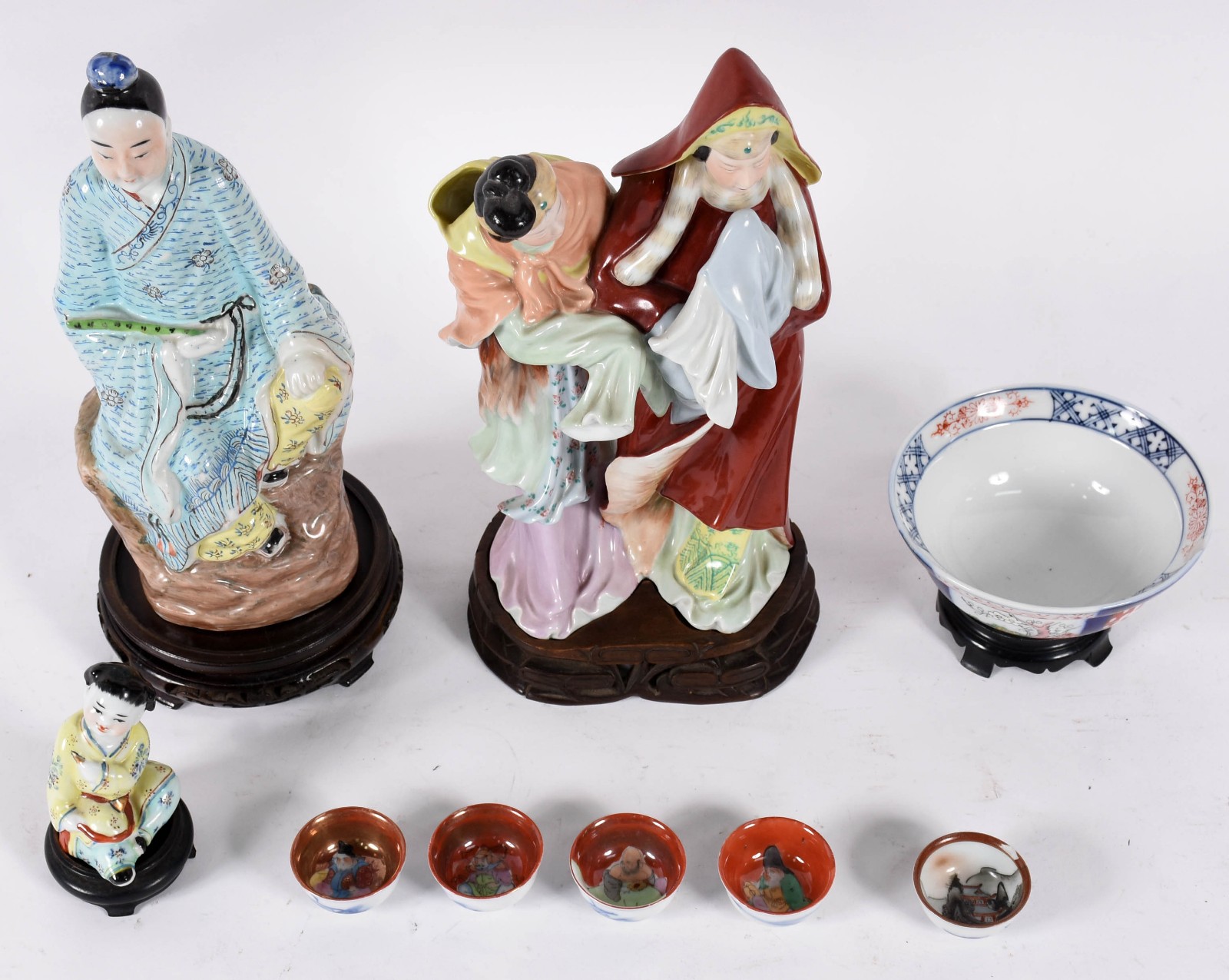 Diversas peças de porcelana oriental sendo, 3 estatuetas... - foto 2 de 8