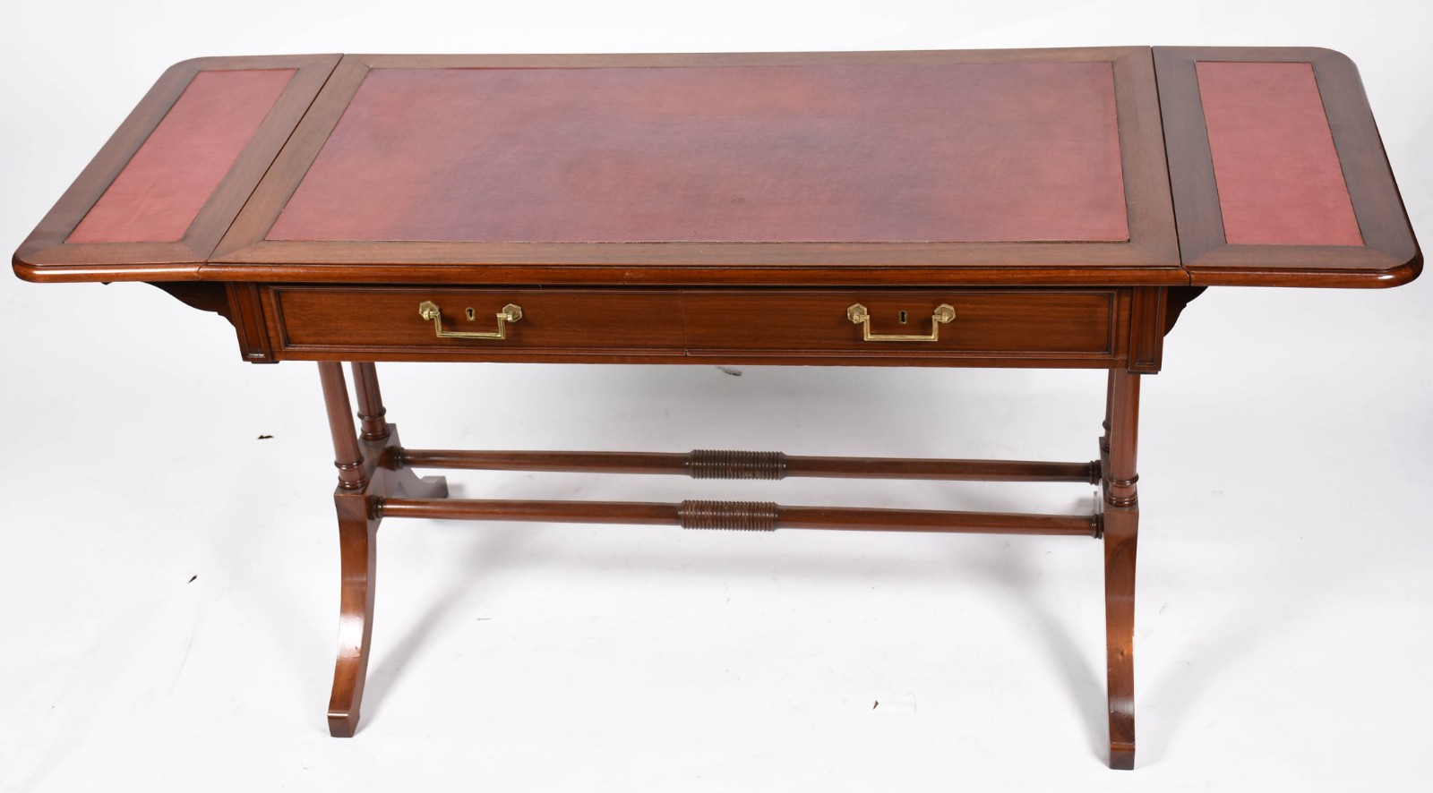 Mesa de madeira nobre estilo ingles, abas laterais, tampo forrado com... - foto 2 de 7