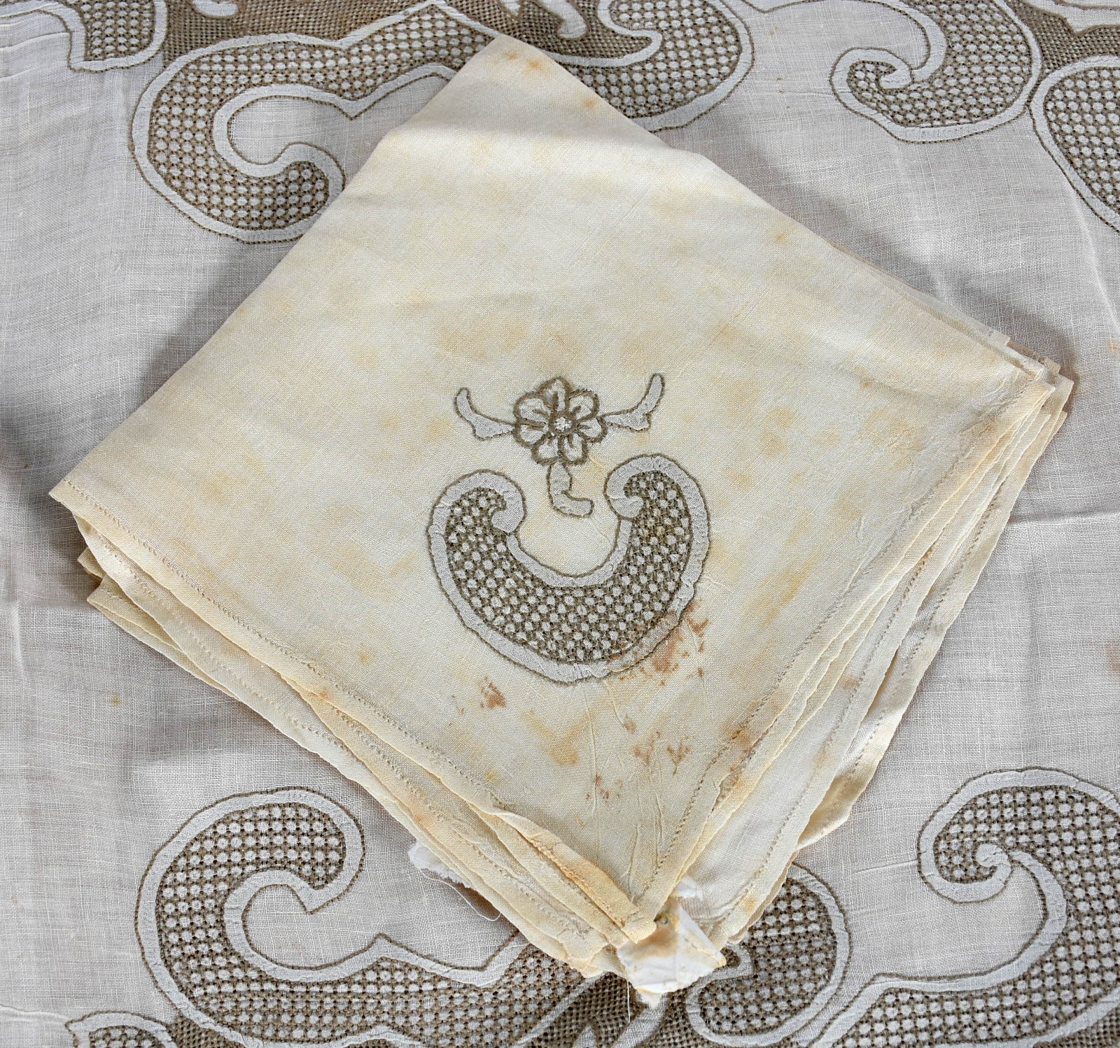 Toalha de mesa de linho na cor bege com bordados e 10 guardanapos... - foto 3 de 3