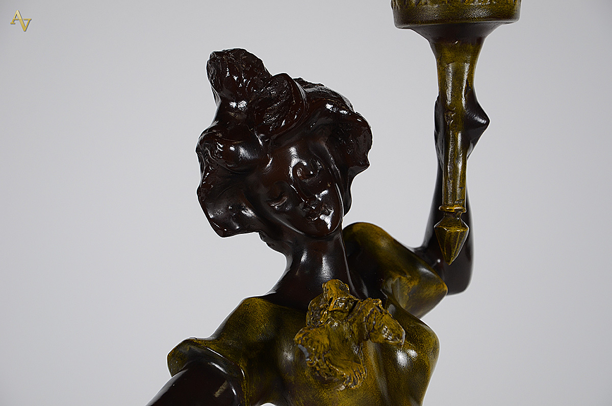 Luminária estilo Art Nouveau petit bronze. Altura total 96 cm. - foto 2 de 3