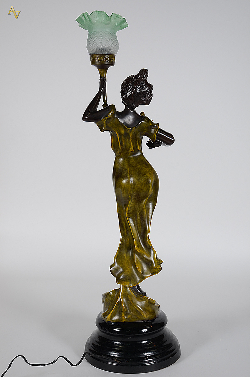 Luminária estilo Art Nouveau petit bronze. Altura total 96 cm. - foto 3 de 3