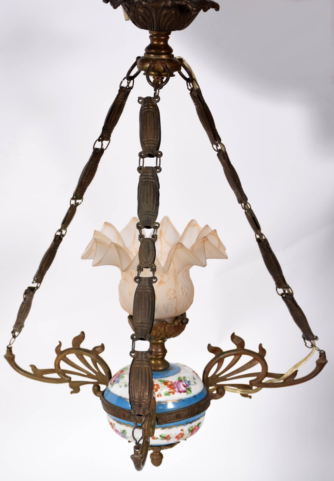 Lustre com detalhes em porcelana francesa e detalhes em metal dourado... - foto 1 de 2