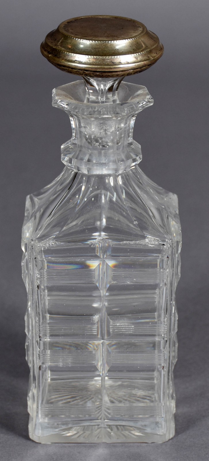 Garrafa de cristal lapidado com tampa de prata (tampa com parte... - foto 2 de 5