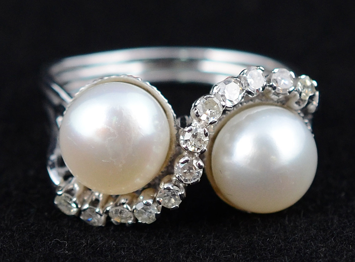 Anel de ouro branco com brilhantes e pérolas barrocas - 5,7 g - Aro... - foto 1 de 2