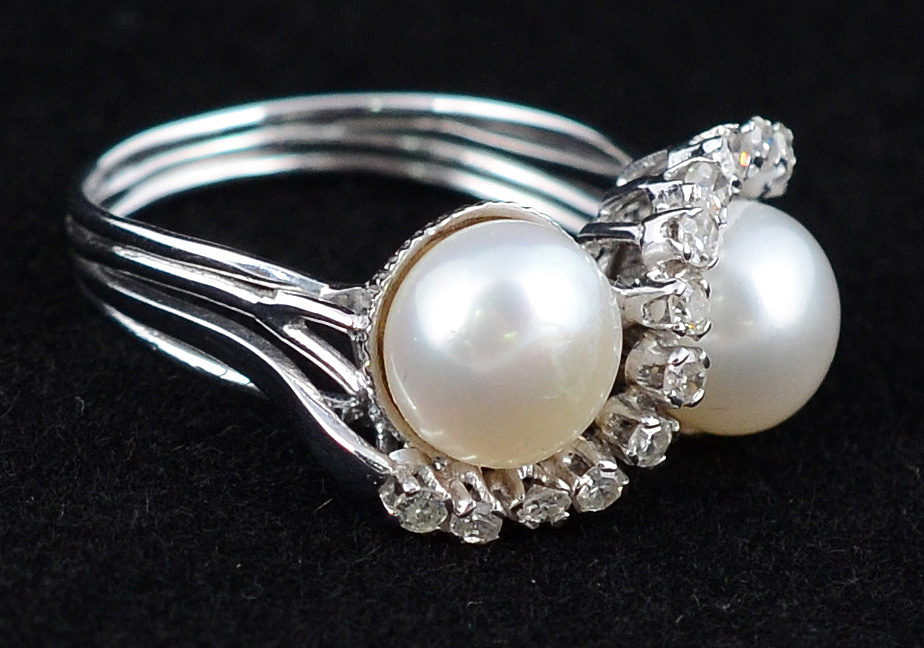 Anel de ouro branco com brilhantes e pérolas barrocas - 5,7 g - Aro... - foto 2 de 2