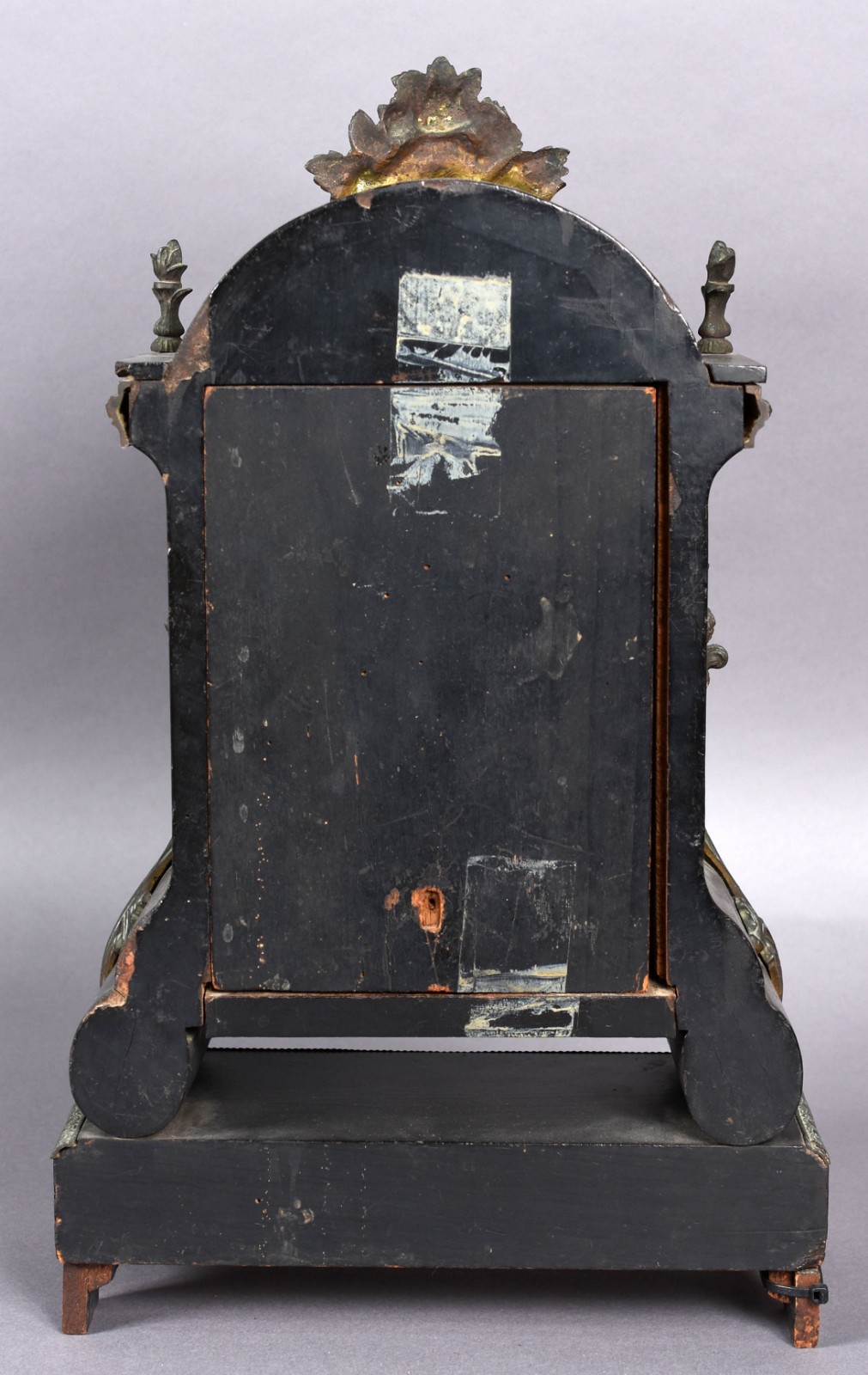 Relógio de mesa com incrustações de bronze no estilo Boulle... - foto 6 de 6
